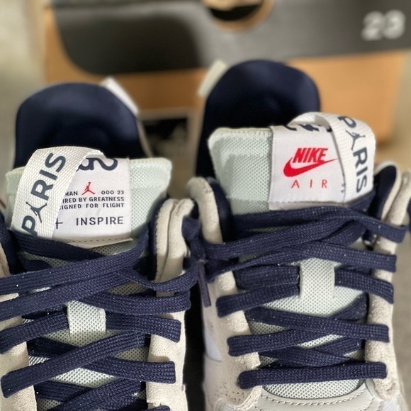 WOMEN’S JORDAN MA2 PARIS ST GERMAINE (PSG)  7.5 WITH BOX - Picture 3 of 9